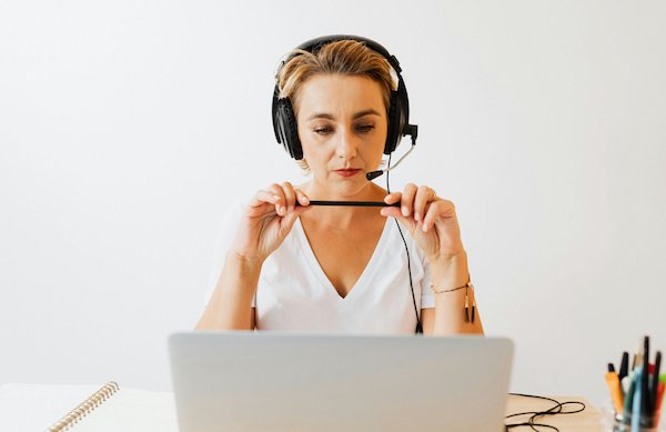 Devenir Assistant virtuel : la méthode pour exercer et bien gagner sa vie