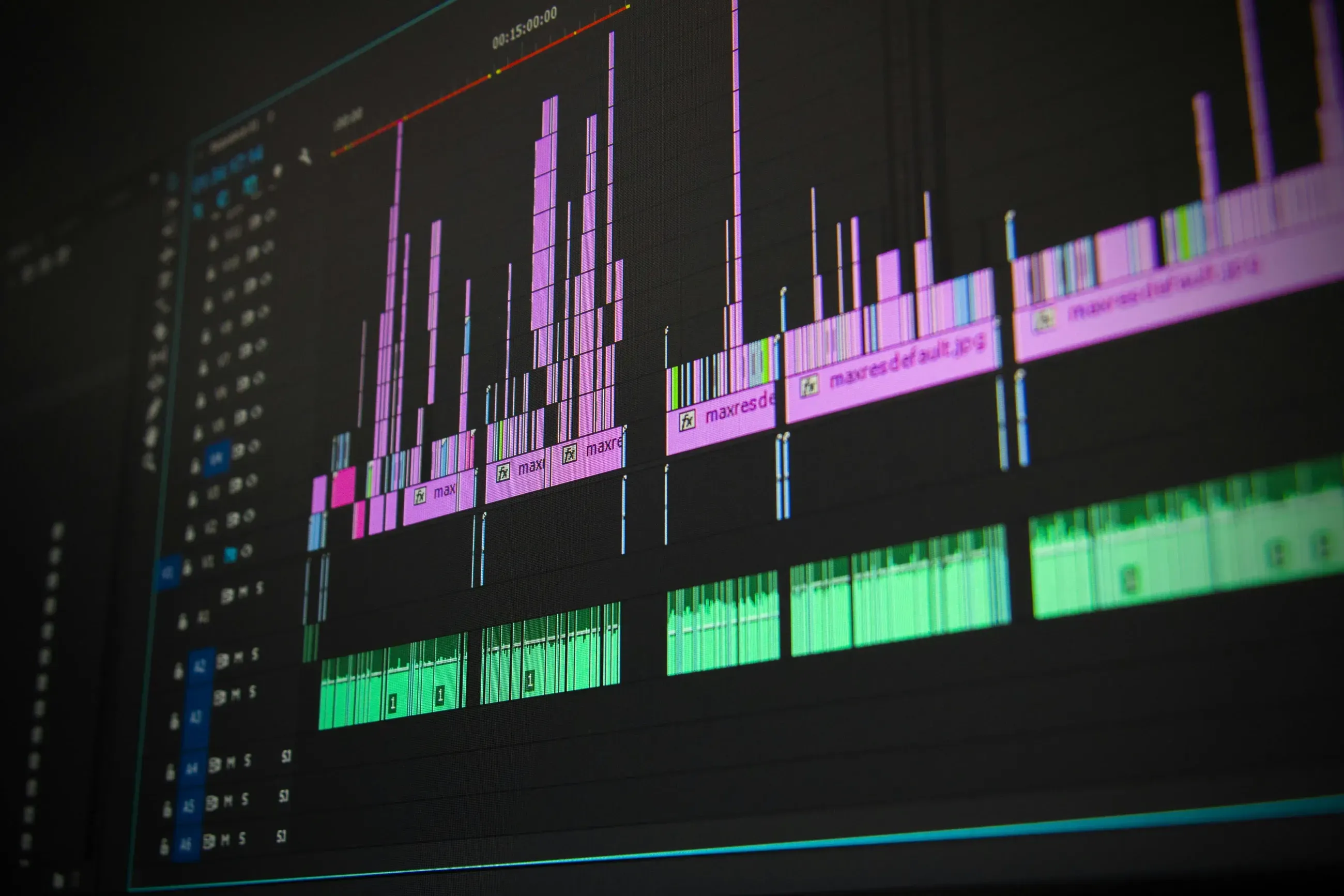 Devenir monteur vidéo : guide, étapes et conseils